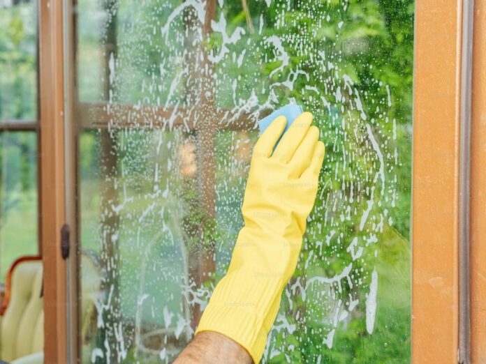 Imagem colorida de limpeza de vidro