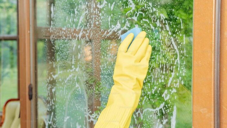 Imagem colorida de limpeza de vidro