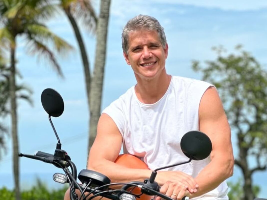 Apresentador Márcio Garcia