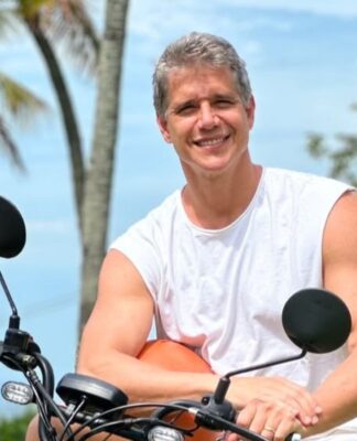 Apresentador Márcio Garcia