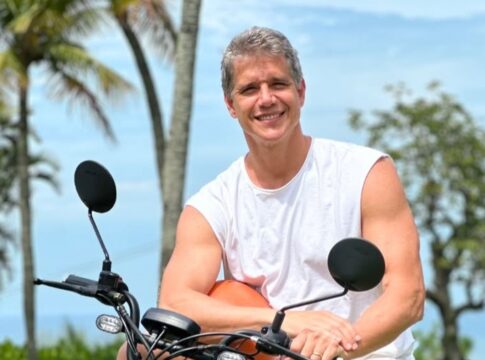 Apresentador Márcio Garcia