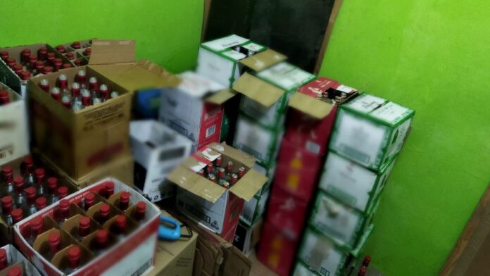 Polícia de SP fecha fábrica investigada por falsificação de bebidas com metanol