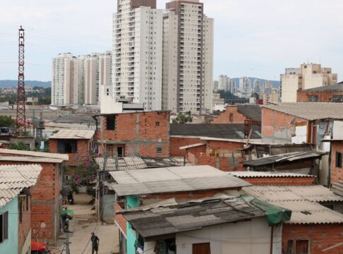 Favela do Moinho: Justiça suspende demolições e pede presença da PM contra invasões