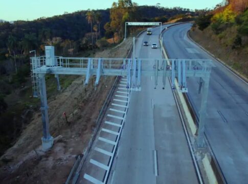 Sistema de pedágio free flow