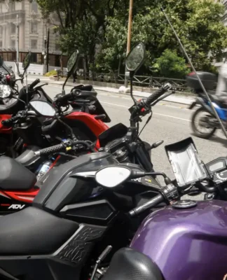 Trabalhador por aplicativo ganha mais, porém tem jornadas mais longas