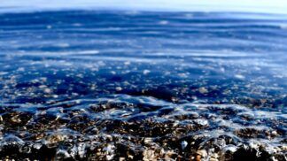 Imagem de cristais na areia do mar