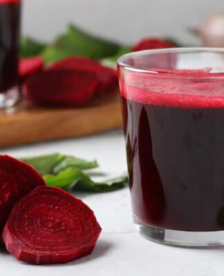 Copo de suco de beterraba