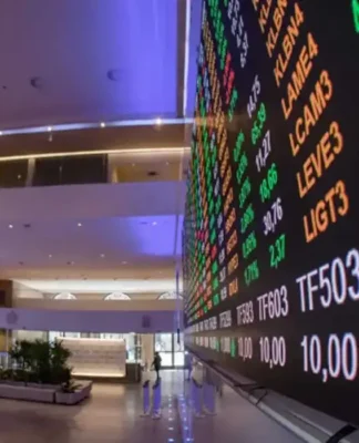 Ibovespa fecha em queda com exterior e fiscal e amplia ajuste em outubro