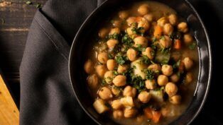 Prato feito com proteína de soja