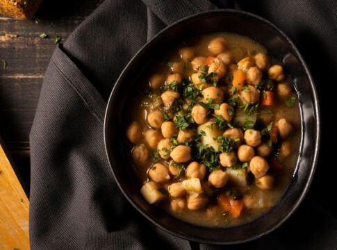 Prato feito com proteína de soja