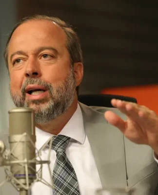 Não foi falta de energia, mas problema técnico, diz ministro Silveira