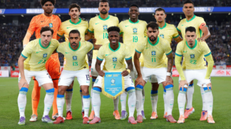 seleção brasileira posando par foto oficial