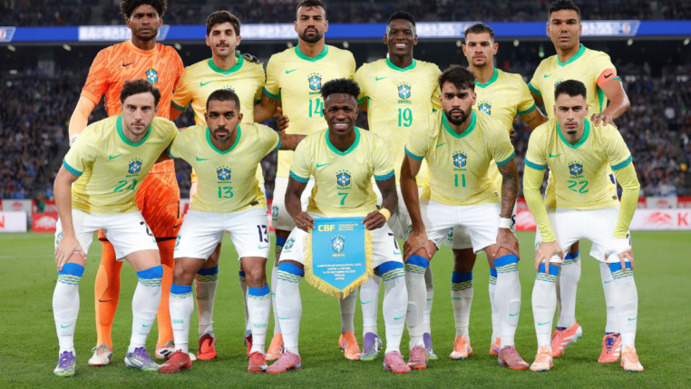 seleção brasileira posando par foto oficial