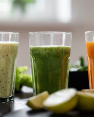 Três copos de suco detox