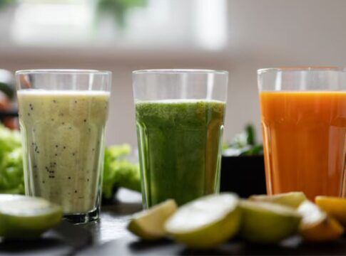 Três copos de suco detox