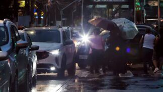 Trânsito na cidade de São Paulo (SP) em dia chuvoso