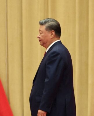 China diz não temer guerra comercial após Trump ameaçar impor mais 100% de tarifa