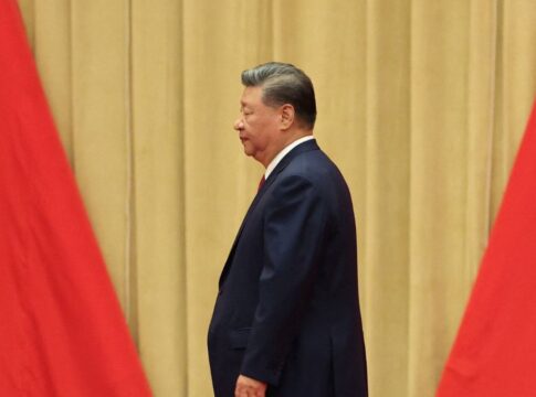 China diz não temer guerra comercial após Trump ameaçar impor mais 100% de tarifa