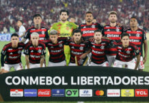 Elenco do Flamengo na foto antes do jogo contra o Racing
