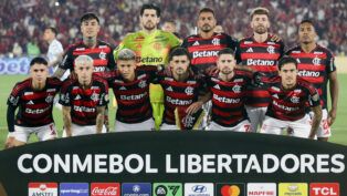 Elenco do Flamengo na foto antes do jogo contra o Racing