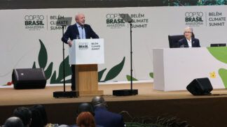 Presidente Lula discursando na Cúpula dos Líderes da COP30