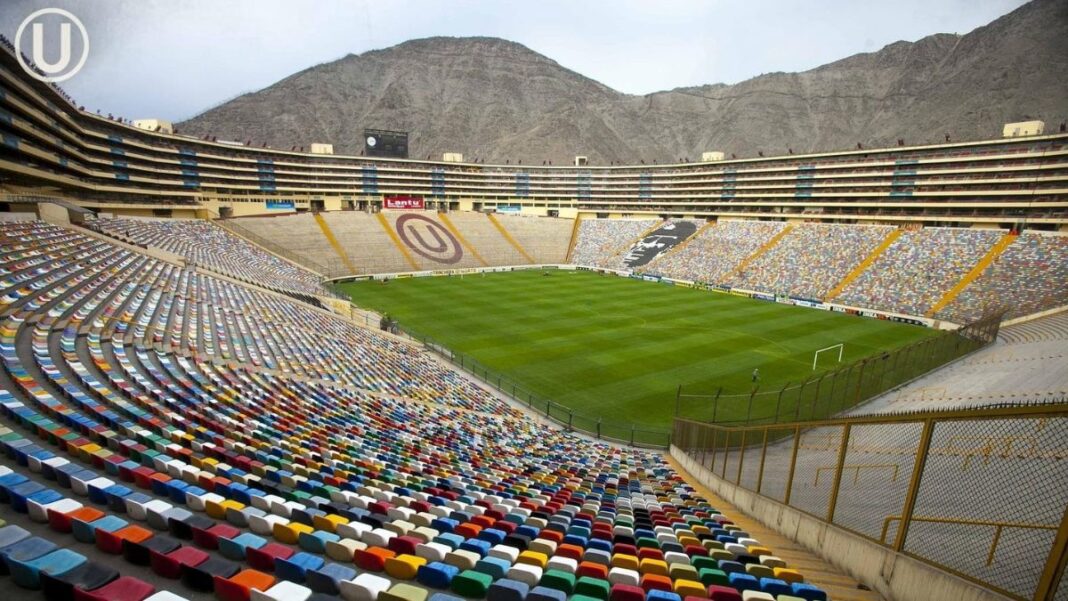 Imagem aberta do Estádio Monumental, em Lima, no Peru.