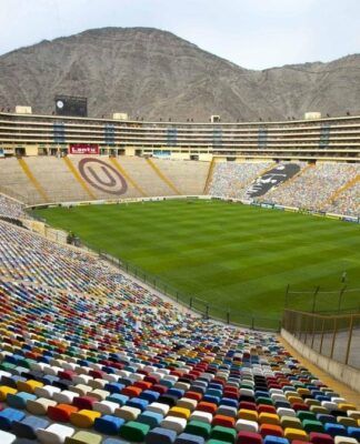 Imagem aberta do Estádio Monumental, em Lima, no Peru.