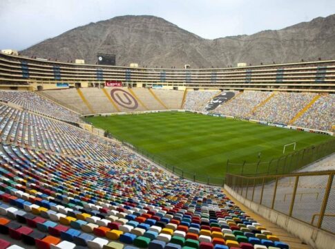 Imagem aberta do Estádio Monumental, em Lima, no Peru.