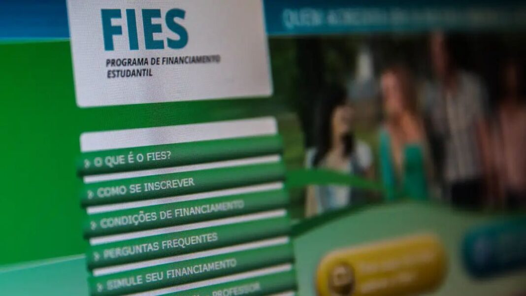 Tela de computador na página do FIES