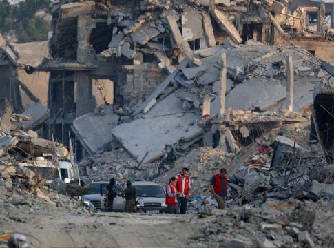 Plano de paz de Trump prevê força internacional e governo estrangeiro na reconstrução de Gaza