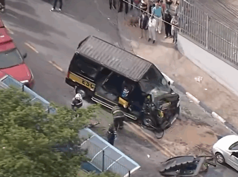 Van escolar envolvida em acidente