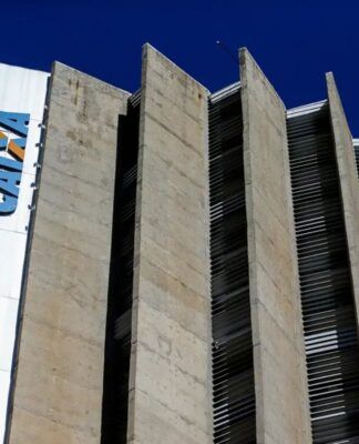 Imagem de uma das sedes da Caixa Econômica Federal.