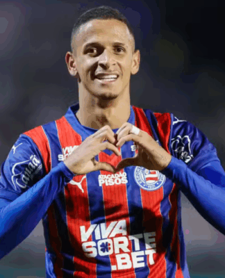 Luciano Juba, do Bahia, comemorando um gol fazendo um coração com as mãos