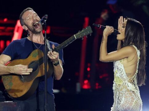 Chris Martin e Anitta fazem dueto no megashow