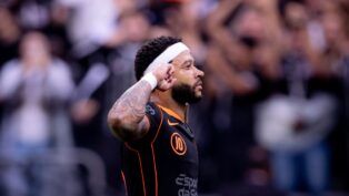 A ideia do Corinthians é acertar a renovação de Memphis Depay antes que o holandês vá aos Estados Unidos disputar a Copa do Mundo