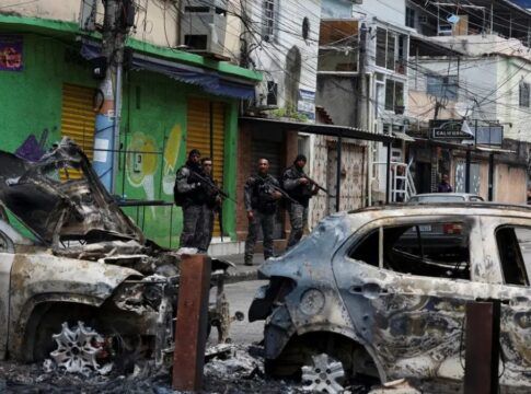 4,9 milhões vivem sob crime no Rio; 4 milhões viram fuzis nas ruas, aponta Datafolha