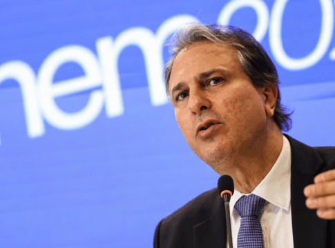 Ministro da Educação, Camilo Santana, durante coletiva de imprensa.