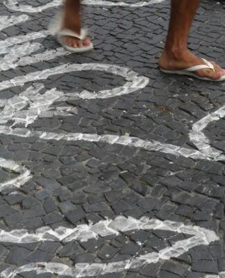 Violência letal dispara no RJ, mas apreensão de fuzis bate recorde histórico em outubro