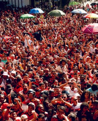 Confusão marca festa do Flamengo pelo tetra da Libertadores no Centro do Rio de Janeiro
