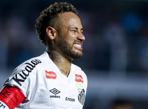 Neymar fará cirurgia no joelho após ajudar Santos a permanecer na Série A