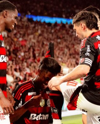 Flamengo vence o Bragantino por 3 a 0, dispara na liderança e abre quatro pontos no Brasileirão