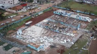 Galpão destruído pelo tornado em cidade do Paraná