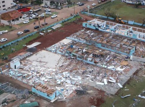 Galpão destruído pelo tornado em cidade do Paraná