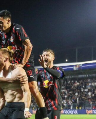 Isidro Pitta celebra o gol contra o Corinthians
