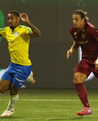 Allan disputa a bola com Cannobbio