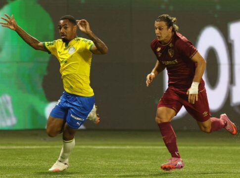 Allan disputa a bola com Cannobbio