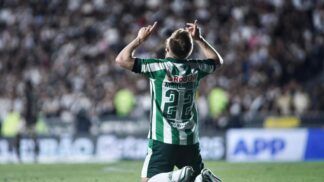 Marcelo Hermes comemora gol pelo Juventude