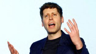 CEO da OpenAI, Sam Altman, falando durante evento