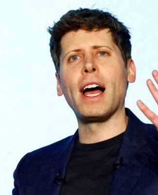 CEO da OpenAI, Sam Altman, falando durante evento