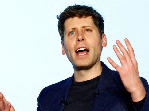 CEO da OpenAI, Sam Altman, falando durante evento